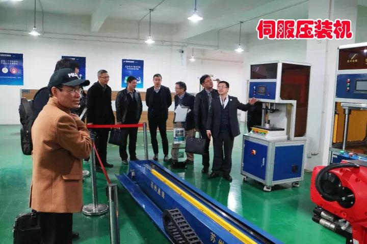 高新區(qū)機電商會考察蘇州通錦精密工業(yè)股份有限公司